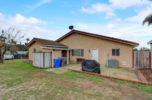 145 El Valle Opulento, Vista CA 92083-7708 exterior