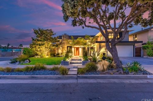 17081 Westport Dr, Huntington Beach, CA 92649-4219