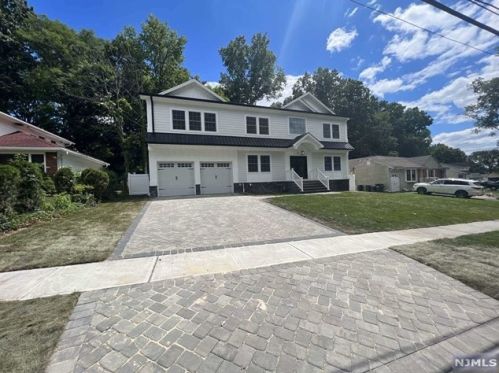 266 Van Saun Dr, River Edge, NJ 07661-1023