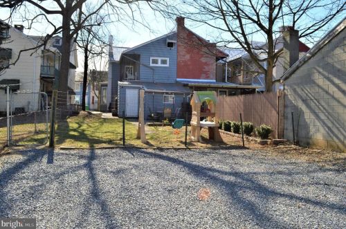 125 North St, Carlisle PA  17013-2431 exterior