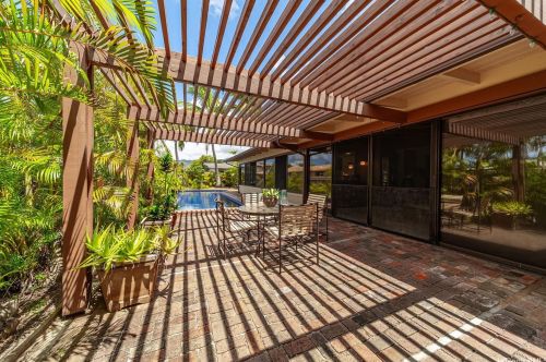 169 Anapalau St, Honolulu, HI 96825-1833