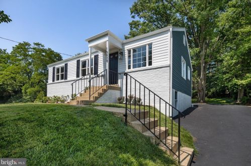 15809 Donald Curtis Dr, Woodbridge, VA 22191-4247