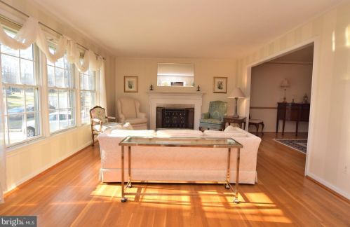 2415 Claremont Dr, Falls Church, VA 22043-3022