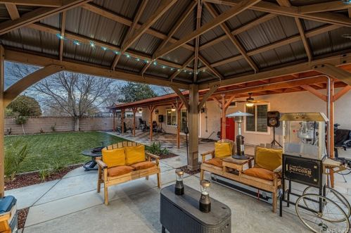 3607 Avenue, Lancaster CA  93535-7715 exterior
