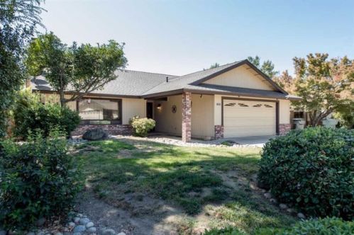 2225 Princeton Ave, Visalia, CA 93277-2159