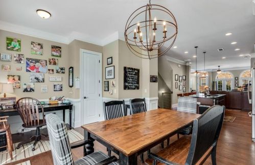 3639 Brookleigh Ln, Atlanta GA  30319-2219 exterior