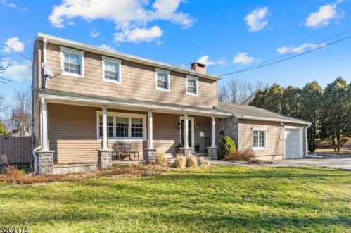 31 Center St, Netcong, NJ 07857-1318