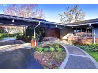 2525 Fairmount Blvd, Eugene OR  97403-1763 exterior