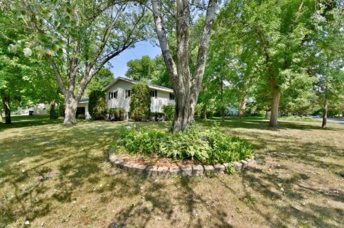 801 Maywood Dr, Saint Cloud, MN 56303-0921