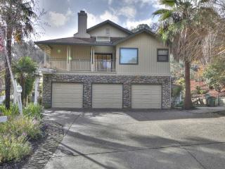 1049 Silverhill Dr, Lafayette, CA 94549-1734