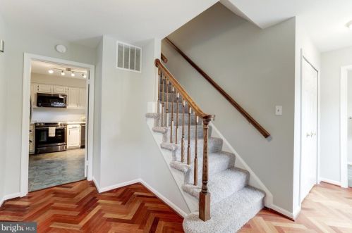 2676 Horton Hill Rd, Herndon, VA 20171-2508