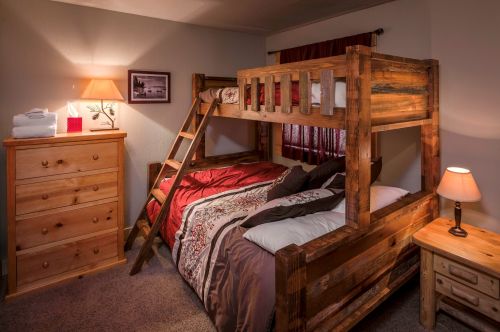 3015 Silver Strike, Truckee CA  96161-4207 exterior