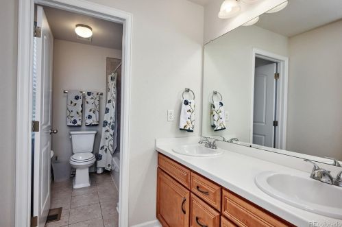 21829 Layton Dr, Aurora CO 80015-4701 exterior