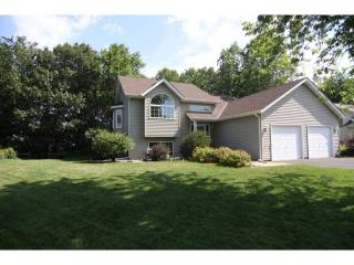 945 Trail Ct, Saint Paul, MN 55123-2453