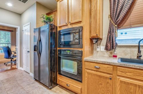 5329 Molasses Dr, Fort Worth TX  76179-8166 exterior