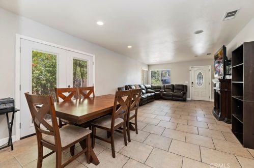 517 Prospect Ave, Riverside CA  92507-1720 exterior