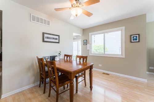 1327 Caribou Trl, Carol Stream IL  60188-9064 exterior