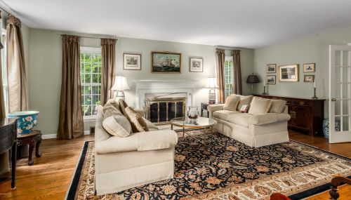33 Wesskum Wood Rd, Riverside, CT 06878-1934