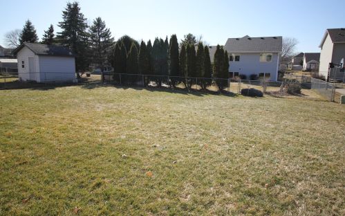 2414 Hynes Ave, Saint Paul MN 55128-5113 exterior