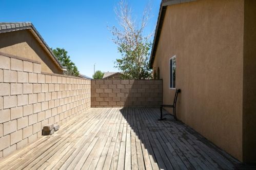 43113 Homestead St, Lancaster CA  93535-4837 exterior