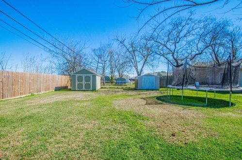 1105 Nottingham Dr, Angleton TX 77515-3518 exterior