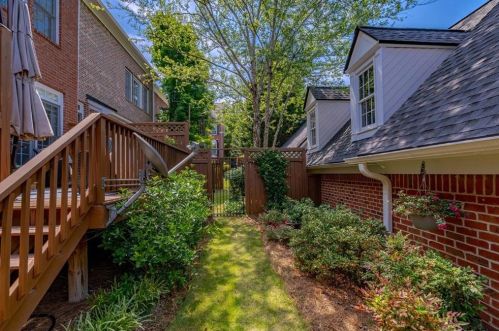 2308 English Ivy Ct, Atlanta GA  30339-6797 exterior