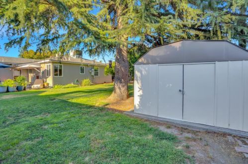 1700 Kenneth Dr, Turlock CA 95380-3421 exterior