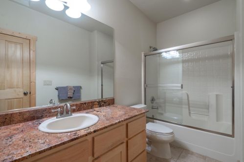 11550 Rhineland Ave, Truckee CA  96161-7070 exterior