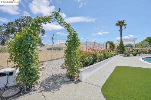 23 Kirkwood Ct, Concord CA  94521-1427 exterior