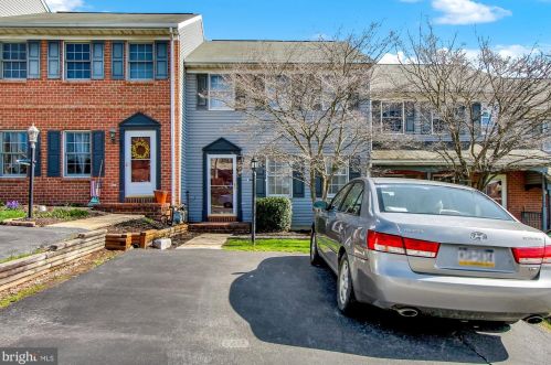 2505 Woodmont Dr, York, PA 17404-8343