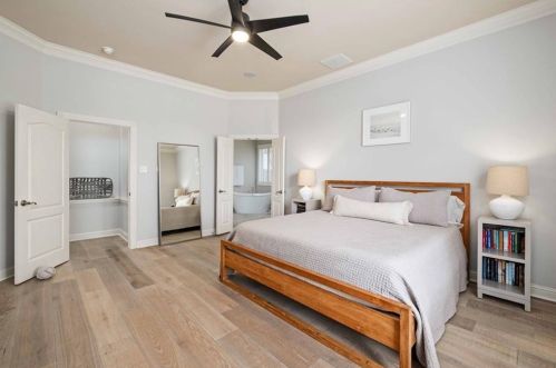 7904 Crandall Rd, Austin TX  78739-1910 exterior