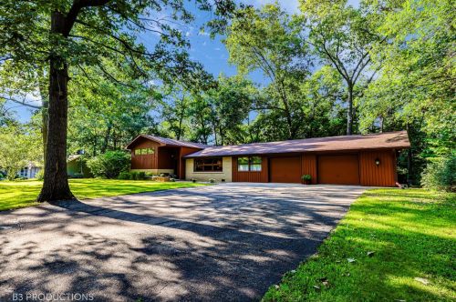 5015 Oakridge Dr, Saint Anne, IL 60964-4462