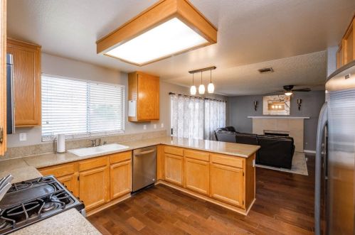 2513 Loma Vista Dr, Rialto, CA 92377-3609