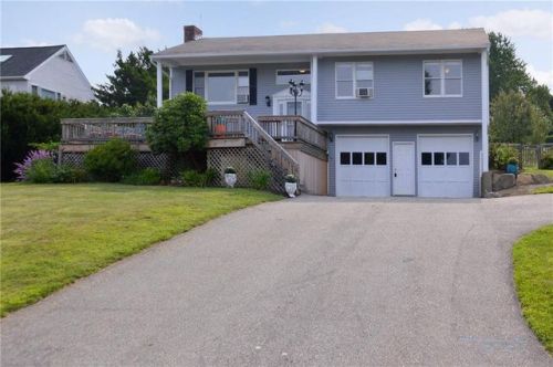 20 J H Dwyer Dr, Middletown, RI 02842-4575