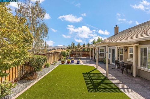 1017 Laurel Tree Dr, Concord CA  94521-5433 exterior