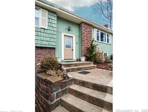 39 Mapleridge Dr, Torrington, CT 06790-4220