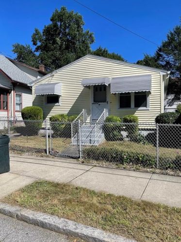 87 Pinehurst Ave, Providence, RI 02908-2940
