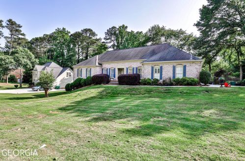 527 Daisy Nash Dr, Lilburn, GA 30047-3039