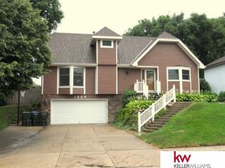 1304 Macarthur Dr, Omaha, NE 68046-3822