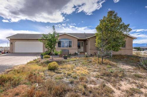 1034 Mescalero Dr, Pueblo, CO 81007-3194