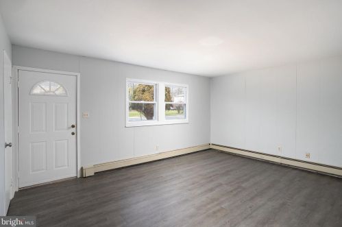 9 Theresa St, Trenton NJ 08618-1529 exterior