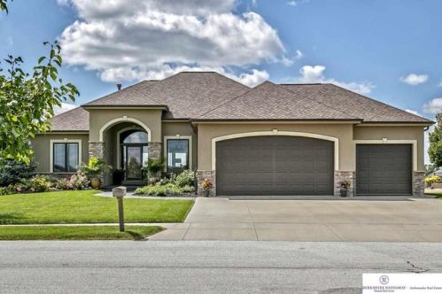 7914 279th St, Valley, NE 68064-8054