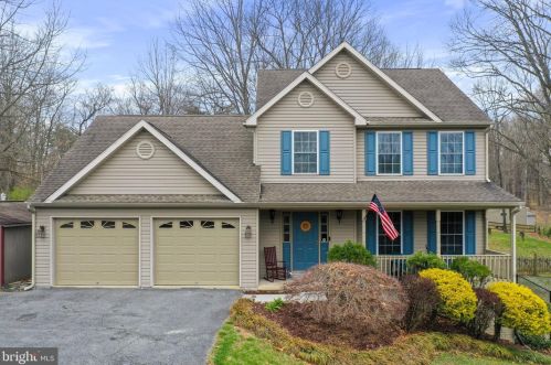 292 Forevergreen Dr, Falling Waters, WV 25419-4864
