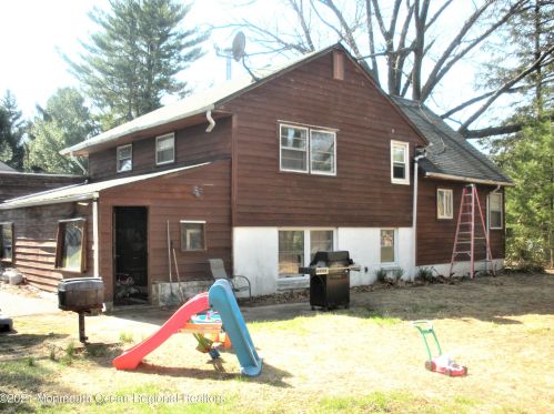 67 Maplewood Dr, Middletown, NJ 07748-1455