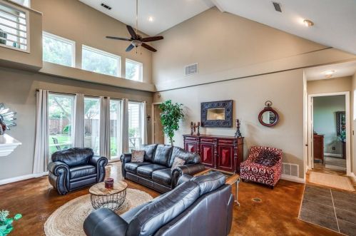 2339 Highland Hts Ln, Carrollton TX 75007-2033 exterior