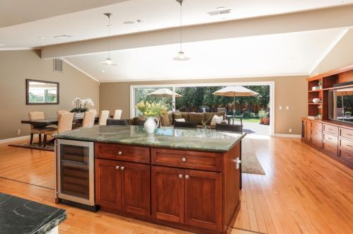 1079 Los Altos Ave, Los Altos CA 94022-1018 exterior