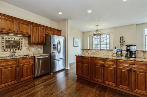 6404 Cunningham Ct, Gurnee, IL 60031-4299