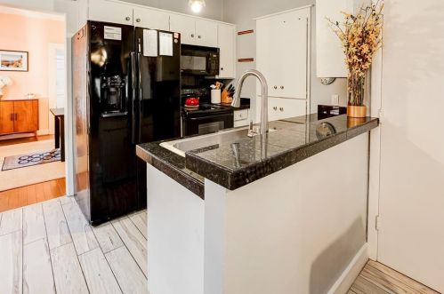 2208 Hillcrest St, Fort Worth TX  76107-4300 exterior