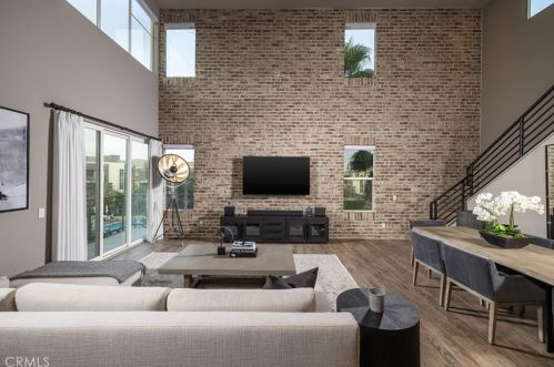 242 Rockefeller, Irvine, CA 92612-8113