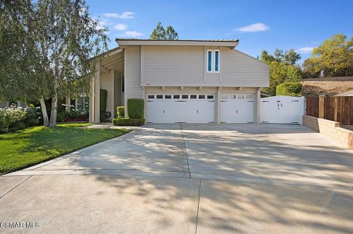 5581 Cedarhaven Dr, Calabasas, CA 91301-2060